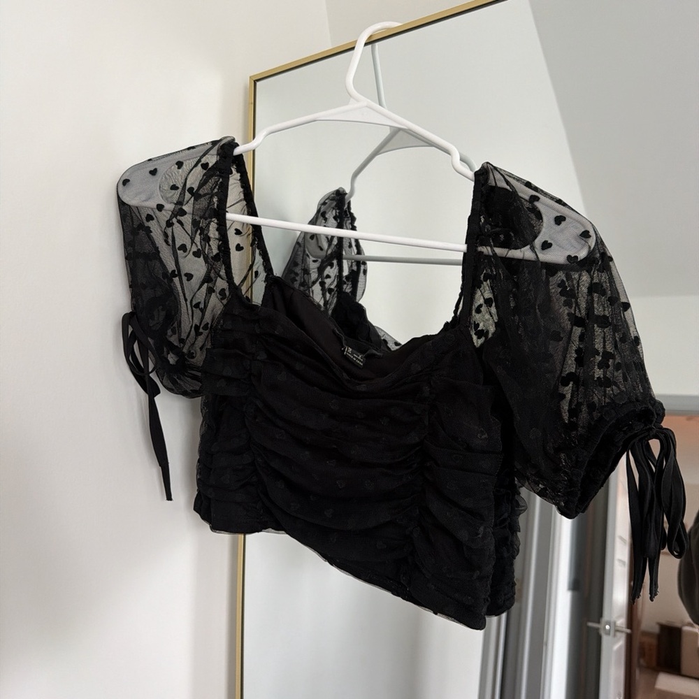 Forever 21 Black Puff-Sleeve Ruched Crop Top